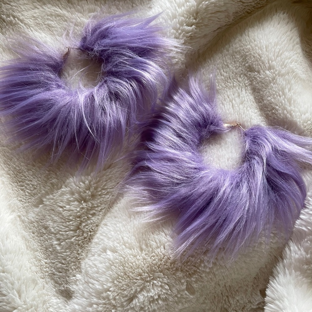 Uzumaki Gallery Furry Earrings - Picture 2 of 3